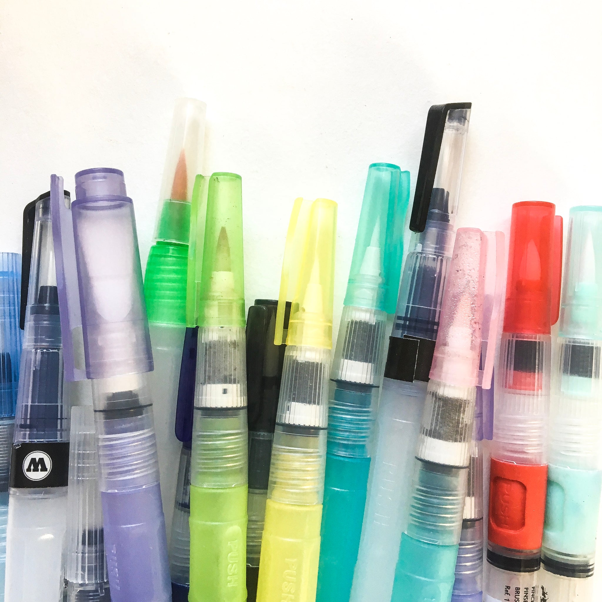 Basic Guide To Water Brushes: Comparing Brands, Pros & Cons, and Picki ...